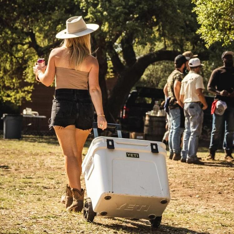 YETI ROADIE 60 WHEELED COOLER